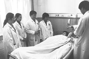 ���۵���ͷ�������̹ؽ���֢��ѧ��(�󲡷��Ρ����Թؽ��׷���ƪ��)//