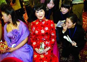 �׽�������Ů����������(ͼ)/�����˲���ΪԲŮ����/ѡ���������Ϊ62��/�������¼����Ǵ�������/��һƪ/