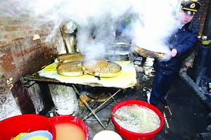 ���÷��ֺڶ���ԭ�Ͼ���������ͼ//