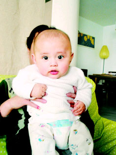 
Ӥ������������ֻ�ܳ�ĸ�����ϼ�Ѱ����(ͼ)
//