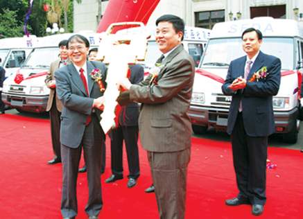 �ӹ���װ���ġ���Կ�ס���������ҩƷ��⳵�����������м�Ӱ                    