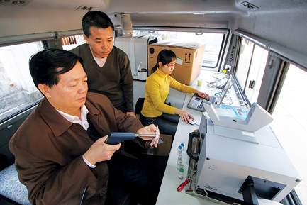 �ӹ���װ���ġ���Կ�ס���������ҩƷ��⳵�����������м�Ӱ                    