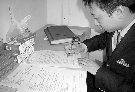 ִ����ԱͻϮ�������Ӽ�ҩ��������                     