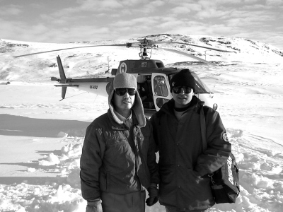 ÿ����ϼ���Ա��һ����Ƭ