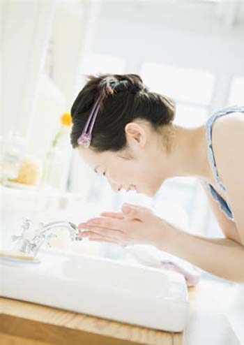                                             Ů�����׻��ݵ�ʮ��ϴ��������ͼ��                        