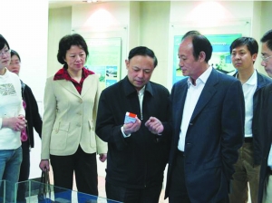 Ϊ��ҽҩ��ҵ������ �����ɶ���ʳƷҩƷ��ַܾ�����ҵ��չ���