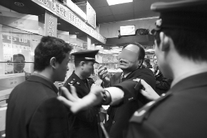 ����ȡ��һΥ����ҩ�ŵ�