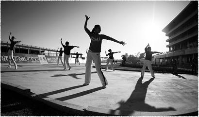 ��������ʹ�� ���輹���пն�