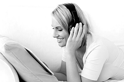 头戴式耳机伤害最小(细心呵护)