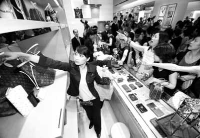 国人为何对奢侈品疯狂(国人心理透视)