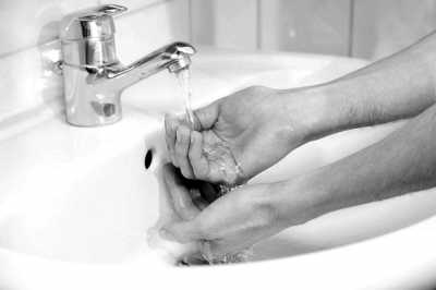 ��ϴ��Һ���ٳ�15��(�ǳ���ʾ)