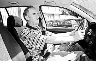 70岁后,开车风险高(养老提示)