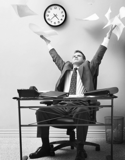 8��ְ����ѹ��