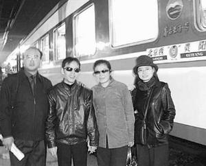 “艾滋女”满怀憧憬到长城脚下完婚(图)//