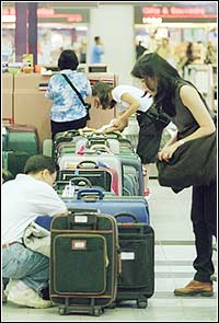 ��;����