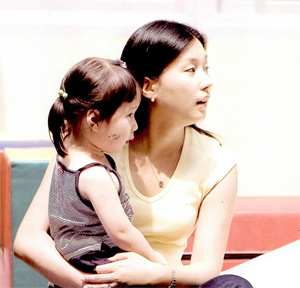 爸妈别在孩子面前蹲得太低