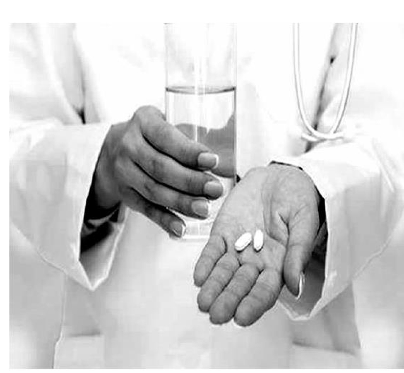 别用矿泉水送服抗生素