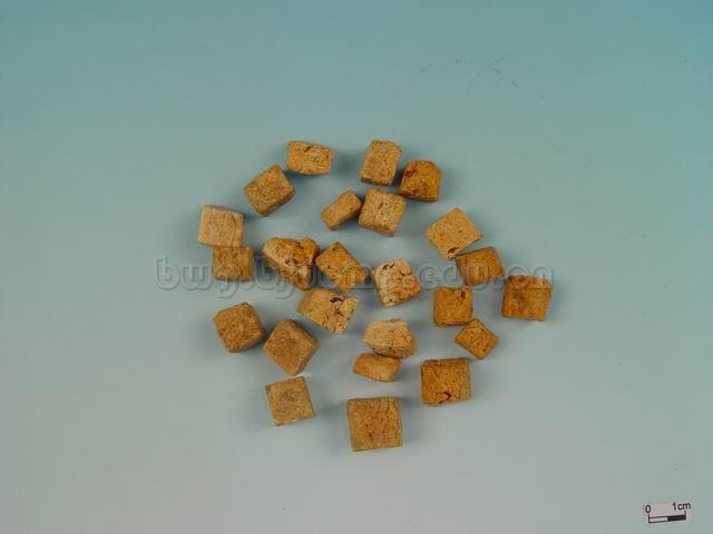  为辣蓼/青蒿/杏仁等药加入面粉或麸皮混合后，经发酵而成的曲剂/六神曲/Massa Fermentata/神曲/六神曲/焦神曲 